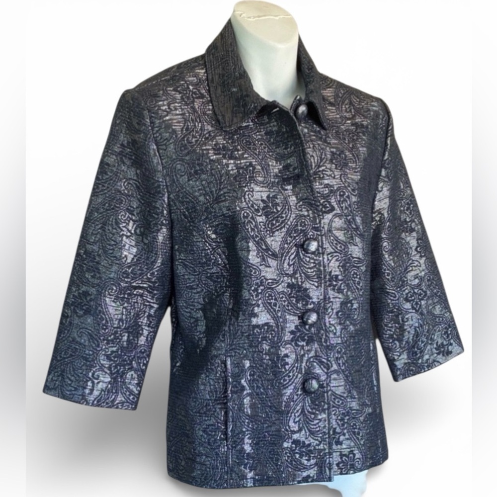 Alfred Dunner jacket Women 6P, navy/silver paisley brocade, nipped waist. EUC
